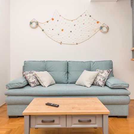Deluxe 3 Bedroom Apartment With Sea View Baška Voda Esterno foto