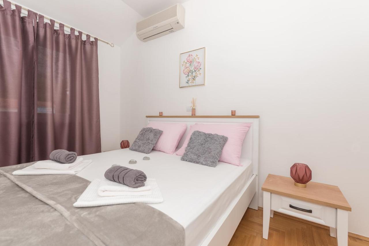 Deluxe 3 Bedroom Apartment With Sea View Baška Voda Esterno foto