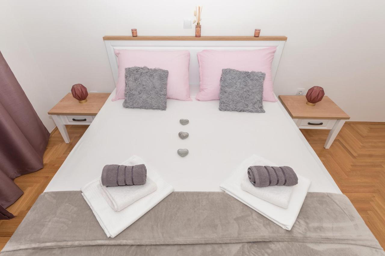 Deluxe 3 Bedroom Apartment With Sea View Baška Voda Esterno foto