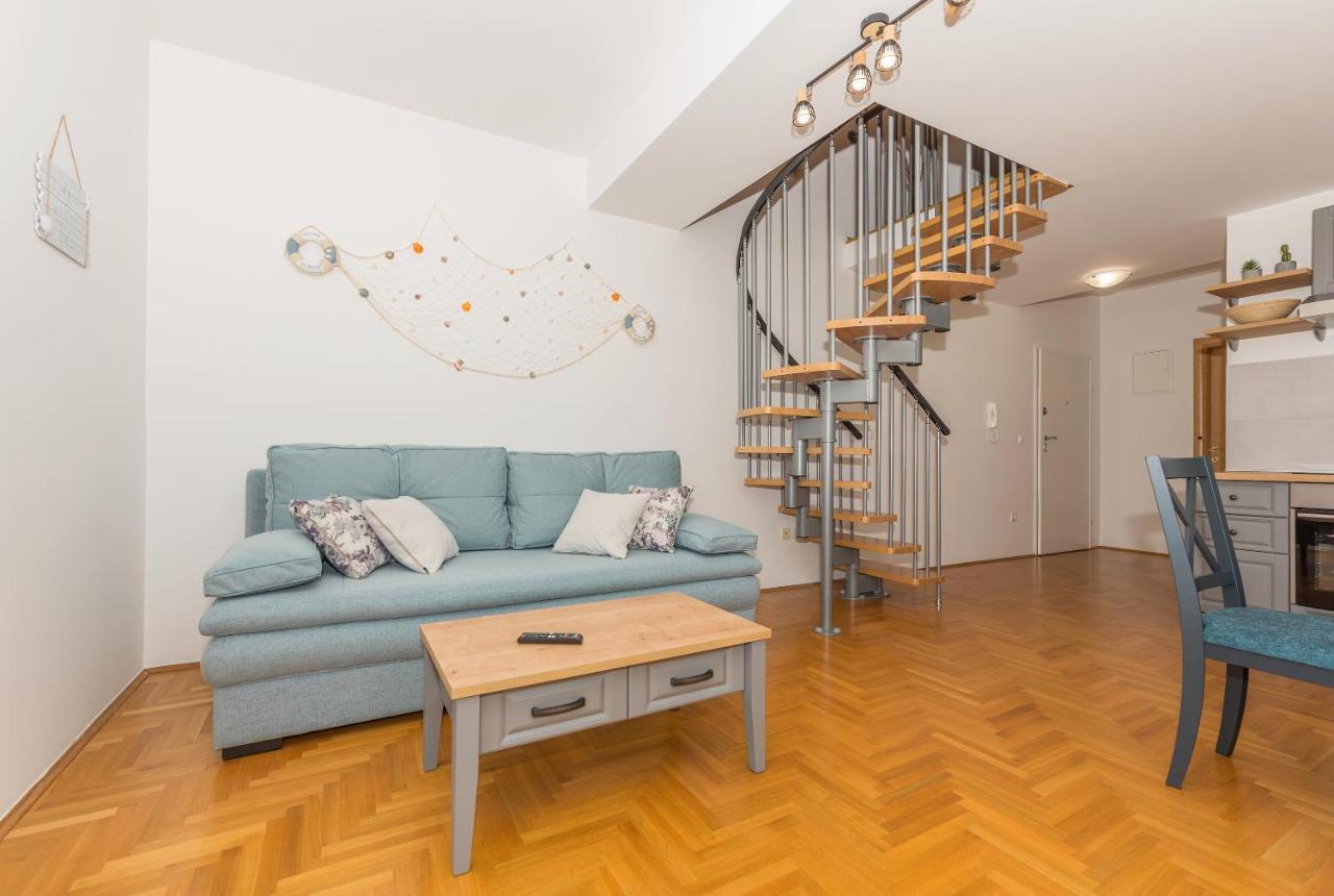 Deluxe 3 Bedroom Apartment With Sea View Baška Voda Esterno foto