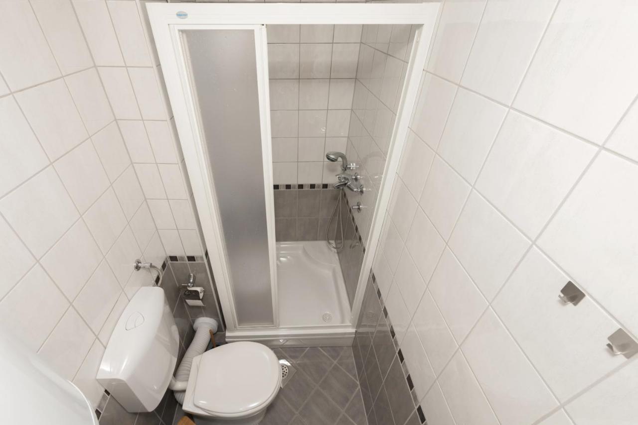 Deluxe 3 Bedroom Apartment With Sea View Baška Voda Esterno foto