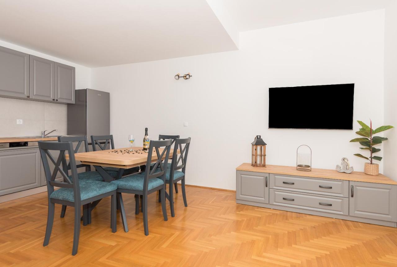 Deluxe 3 Bedroom Apartment With Sea View Baška Voda Esterno foto