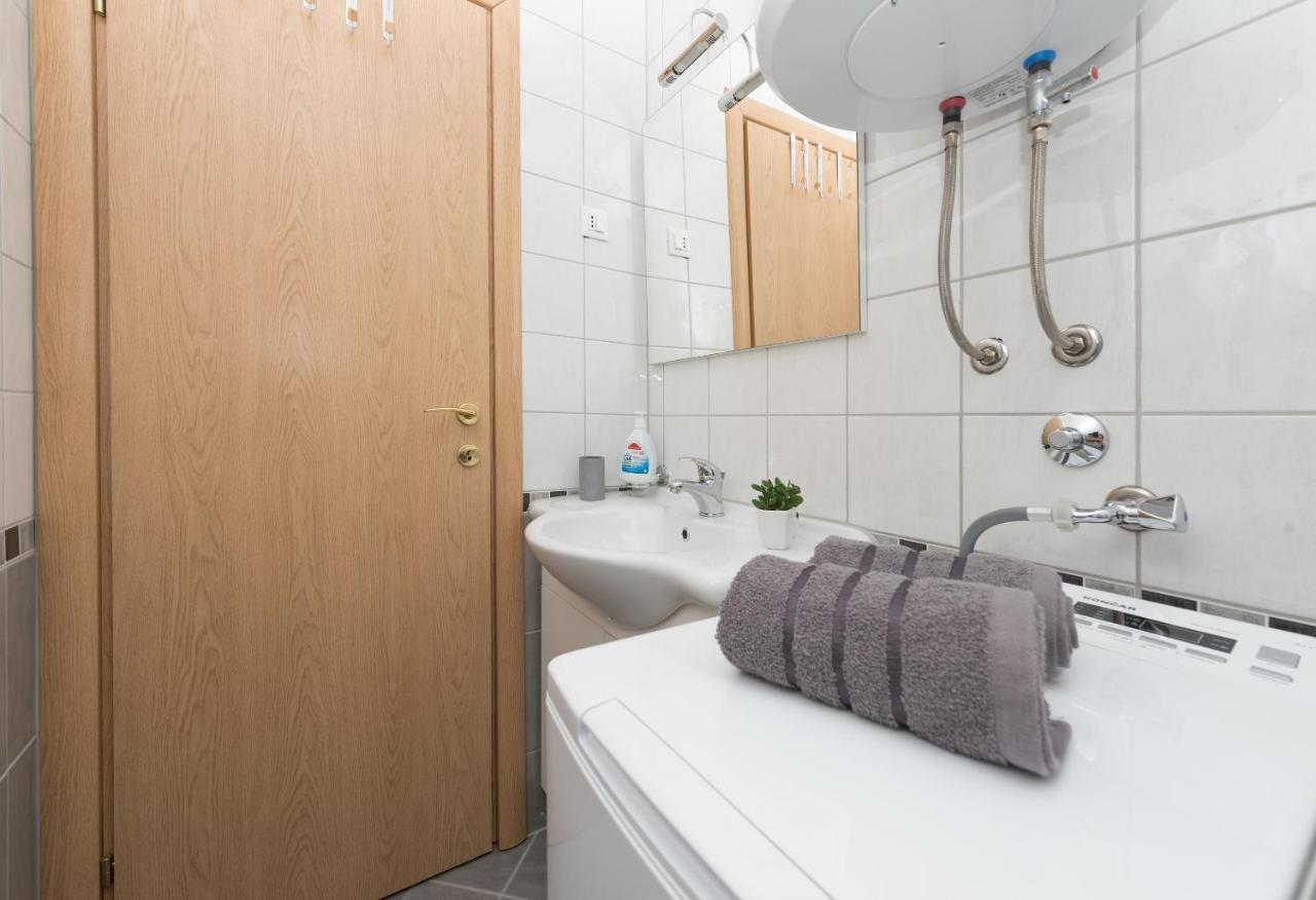 Deluxe 3 Bedroom Apartment With Sea View Baška Voda Esterno foto