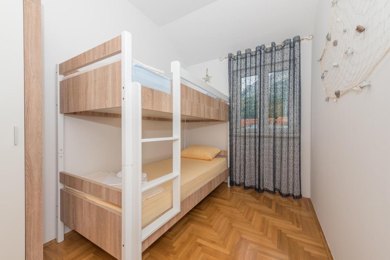 Deluxe 3 Bedroom Apartment With Sea View Baška Voda Esterno foto