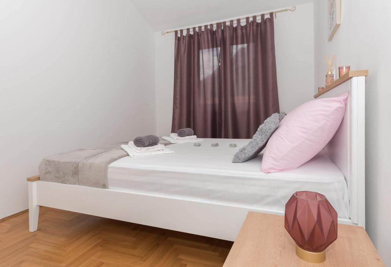 Deluxe 3 Bedroom Apartment With Sea View Baška Voda Esterno foto