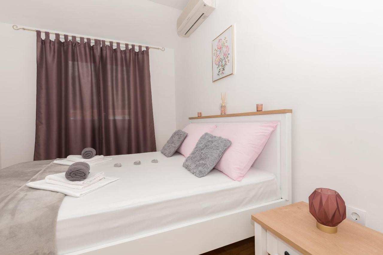 Deluxe 3 Bedroom Apartment With Sea View Baška Voda Esterno foto