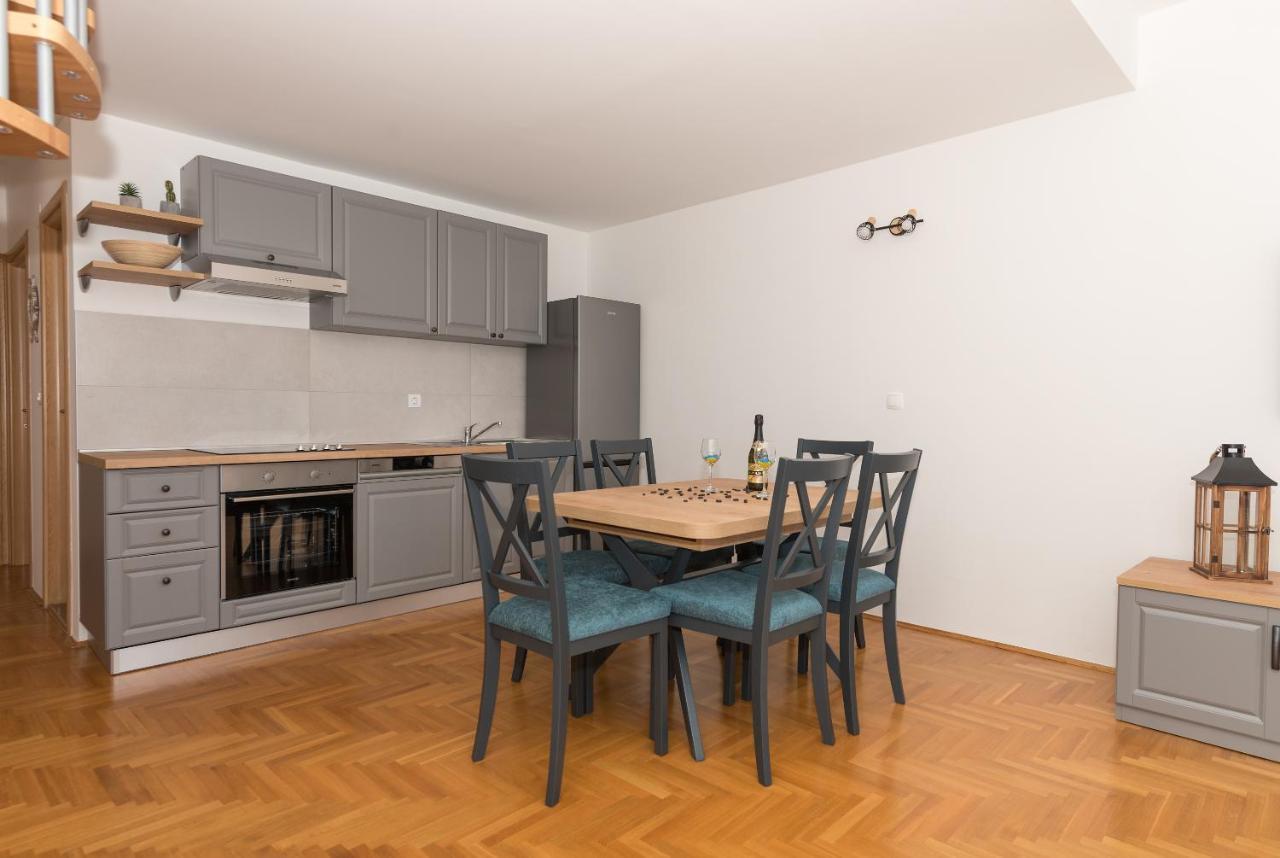 Deluxe 3 Bedroom Apartment With Sea View Baška Voda Esterno foto