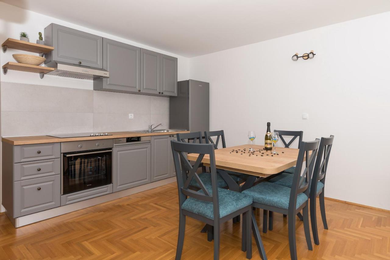Deluxe 3 Bedroom Apartment With Sea View Baška Voda Esterno foto
