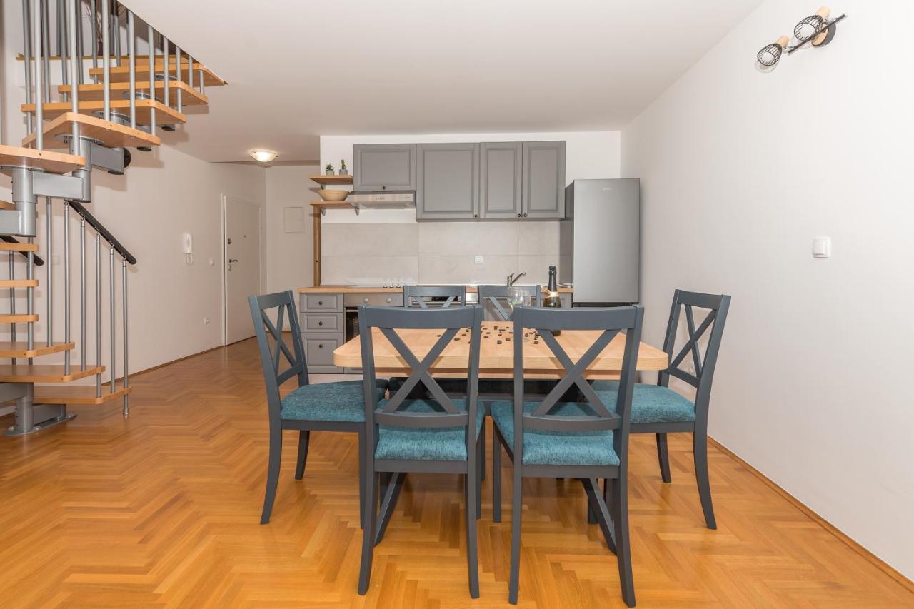Deluxe 3 Bedroom Apartment With Sea View Baška Voda Esterno foto