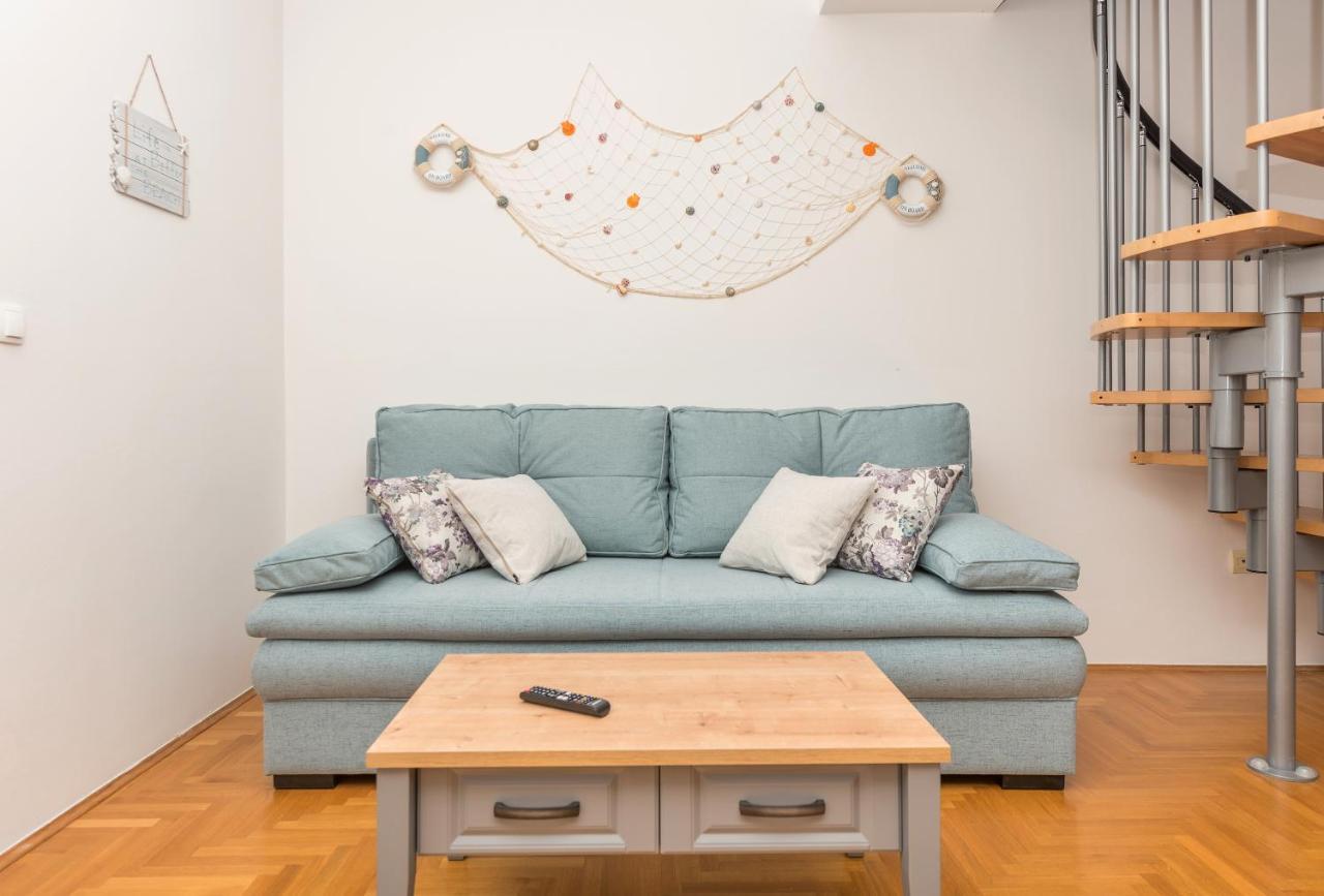 Deluxe 3 Bedroom Apartment With Sea View Baška Voda Esterno foto